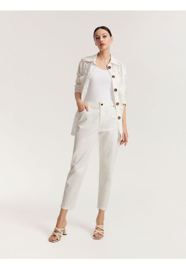 Reserved - Spodnie baggy - biały. Kolor: biały. Materiał: bawełna, włókno