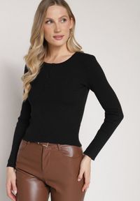 Born2be - Czarny Sweter z Wiskozą Zdobiony Metaliczną Nicią i Guzikami przy Dekolcie Lianola. Okazja: na co dzień. Kolor: czarny. Materiał: wiskoza. Wzór: aplikacja. Styl: casual #2