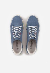 Born2be - Niebieskie Sneakersy ze Skóry Naturalnej z Perforacją i Motywem Piór Riosinda. Okazja: na co dzień, do pracy. Kolor: niebieski. Materiał: skóra #6