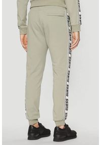 Guess - GUESS Zielone męskie spodnie dresowe z lampasami New Arlo, Rozmiar XL. Kolor: zielony. Materiał: dresówka #4
