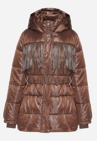 Born2be - Brązowa Pikowana Kurtka z Kapturem i Paskiem z Marszczeniem Zdobiona Frędzlami Sanoria. Okazja: na co dzień. Typ kołnierza: kaptur. Kolor: brązowy. Materiał: jeans. Wzór: aplikacja. Styl: casual, elegancki #2