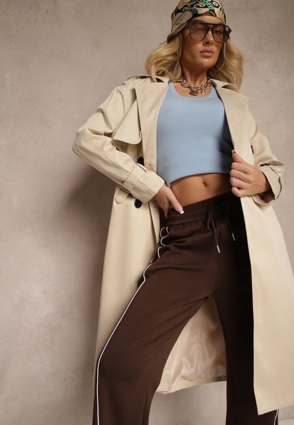 Renee - Beżowy Długi Płaszcz Trencz Dwurzędowy z Paskiem w Komplecie Sabila. Kolor: beżowy. Materiał: jeans. Długość rękawa: długi rękaw. Długość: długie. Styl: klasyczny, elegancki, wizytowy