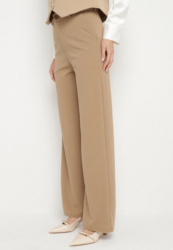 Born2be - Ciemnobeżowe Spodnie Garniturowe o Szerokim Fasonie z Wiskozą Seniellea. Kolor: beżowy. Materiał: wiskoza