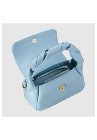Valentino by Mario Valentino - VALENTINO Błękitna mała gładka torebka ze skręconą rączką lemonade satchel. Kolor: niebieski. Wzór: gładki. Styl: elegancki