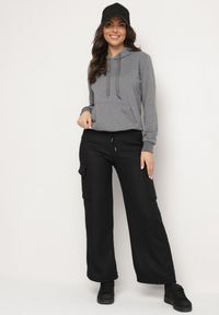 Born2be - Czarne Ocieplane Spodnie Dresowe z Wysokim Stanem o Szerokim Kroju Cargo Sevinia. Okazja: na co dzień. Stan: podwyższony. Kolor: czarny. Materiał: dresówka. Styl: casual, elegancki #3