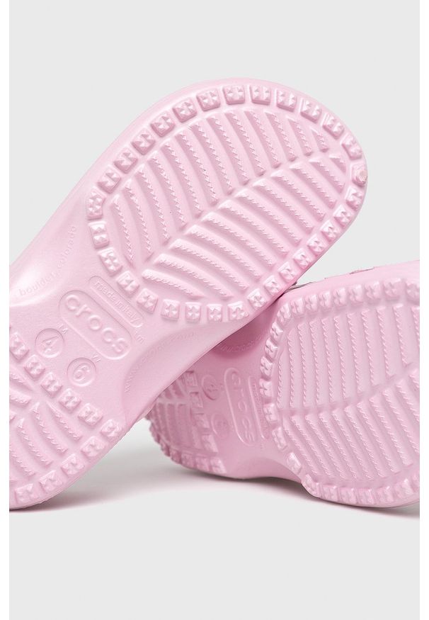 Crocs - Klapki. Kolor: różowy. Materiał: materiał. Wzór: gładki