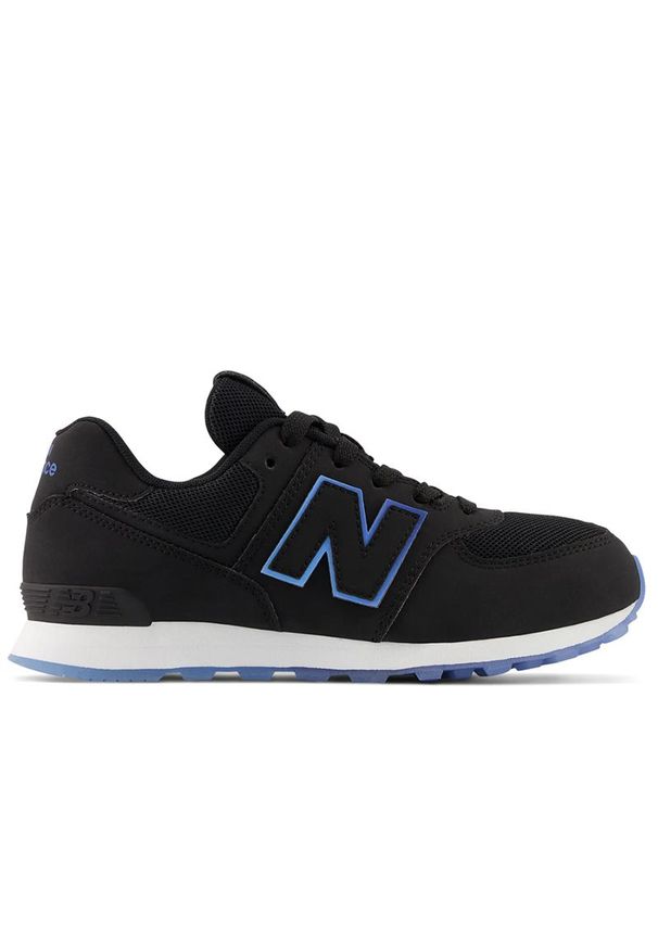 Buty New Balance GC574IG1 - czarne. Okazja: na co dzień. Kolor: czarny. Materiał: syntetyk, materiał. Szerokość cholewki: normalna. Model: New Balance 574