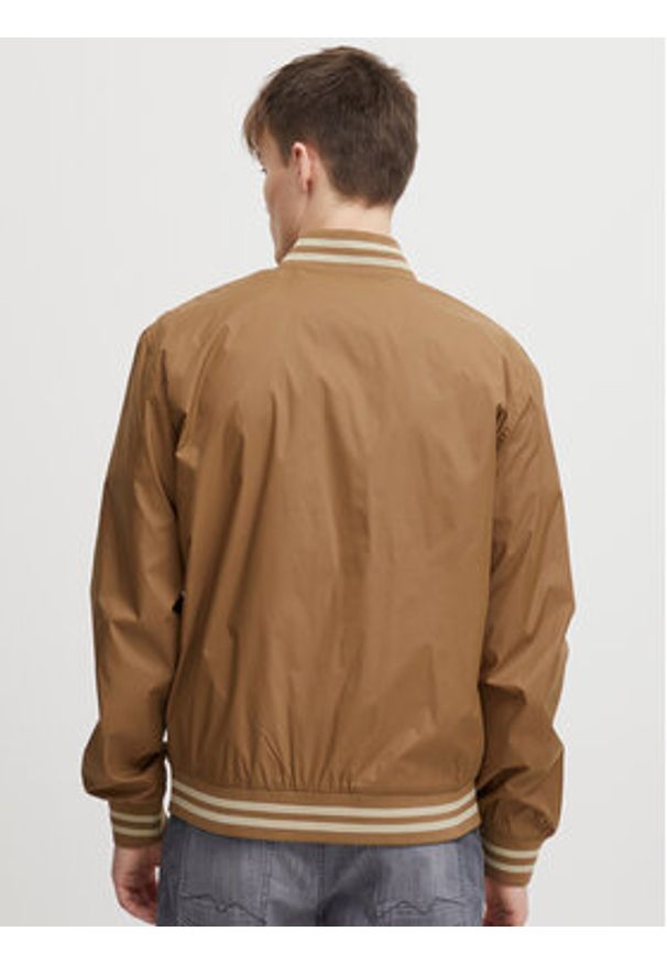 Blend Kurtka bomber 20715743 Brązowy Regular Fit. Kolor: brązowy. Materiał: syntetyk