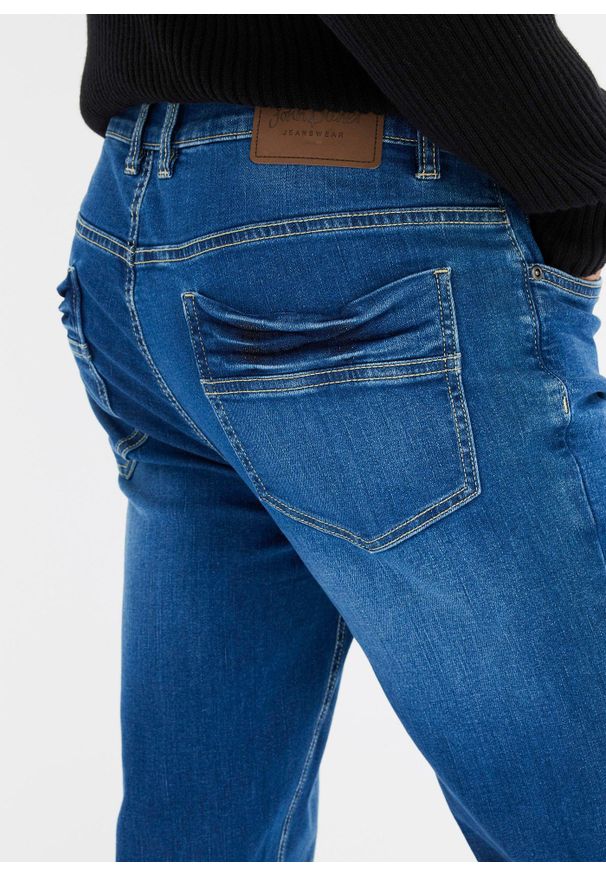 bonprix - Dżinsy ze stretchem Regular Fit Tapered. Kolor: niebieski