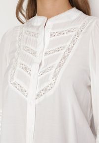 Born2be - Biała Koszula z Koronkową Wstawką i Szerokimi Rękawami Elegriane. Kolor: biały. Materiał: koronka. Wzór: aplikacja #5