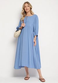 Born2be - Niebieska Rozkloszowana Sukienka z Wiskozy z Wiązaniem przy Dekolcie Tilania. Okazja: na co dzień. Kolor: niebieski. Materiał: wiskoza. Styl: casual
