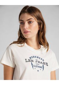 Lee - LEE JEANS LOGO TEE DAMSKI T-SHIRT KOSZULKA NADRUK OFF WHITE L42FEHMK. Materiał: jeans. Wzór: nadruk