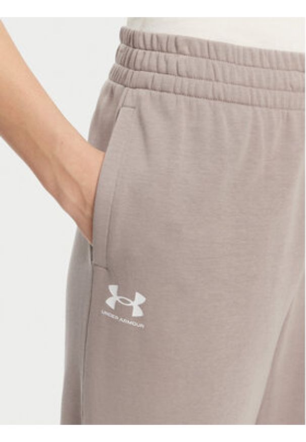 Under Armour Spodnie dresowe Ua Rival 1382735 Beżowy Loose Fit. Kolor: beżowy. Materiał: bawełna