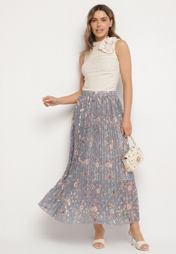 Born2be - Szara Rozkloszowana Spódnica Plisowana z Metalicznym Nadrukiem w Kwiatowy Wzór Folireia. Okazja: na co dzień. Kolor: szary. Wzór: nadruk, kwiaty. Styl: casual, klasyczny, wizytowy