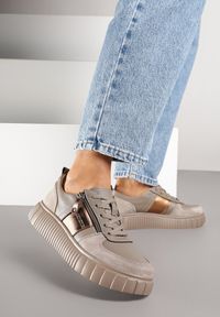 Renee - Szare Sneakersy ze Skóry Naturalnej z Metalicznym Zdobieniem Zorentee. Okazja: na co dzień, na spacer. Kolor: szary. Materiał: skóra. Wzór: aplikacja. Sport: turystyka piesza