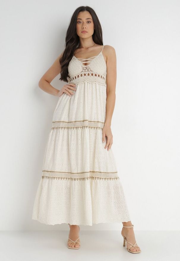 Born2be - Jasnobeżowa Sukienka Chrysis. Kolor: beżowy. Materiał: tkanina, bawełna, koronka. Długość rękawa: na ramiączkach. Wzór: haft, aplikacja, koronka. Styl: boho. Długość: maxi