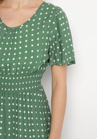 Born2be - Zielona Sukienka z Bawełny Rozkloszowana w Kropki Toliennea. Okazja: na co dzień. Kolor: zielony. Materiał: bawełna. Wzór: kropki. Styl: casual #4
