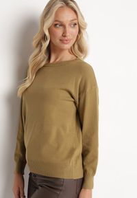 Born2be - Jasnozielony Sweter o Klasycznym Kroju z Okrągłym Dekoltem Kamalthea. Kolor: zielony. Sezon: jesień, zima. Styl: klasyczny #4