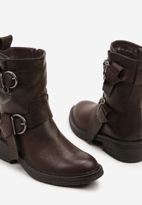 Renee - Brązowe Botki Ozdobione Klamrami Latilune. Okazja: na co dzień. Zapięcie: klamry. Kolor: brązowy. Materiał: jeans, skóra. Wzór: aplikacja. Styl: casual, elegancki #6