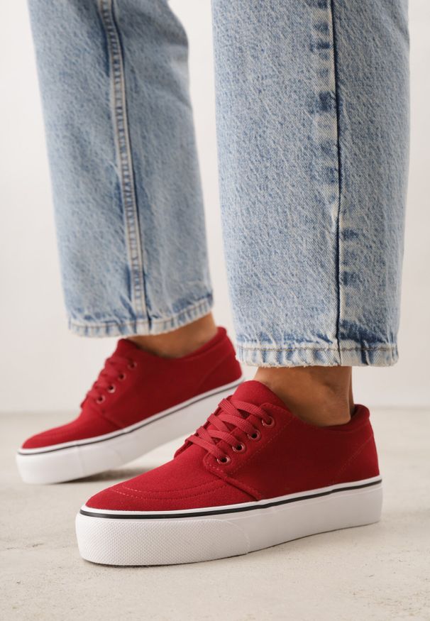 Born2be - Czerwone Klasyczne Tenisówki z Ozdobnym Paskiem przy Podeszwie Ranora. Zapięcie: pasek. Kolor: czerwony. Materiał: jeans, dresówka. Szerokość cholewki: normalna. Wzór: gładki. Styl: klasyczny