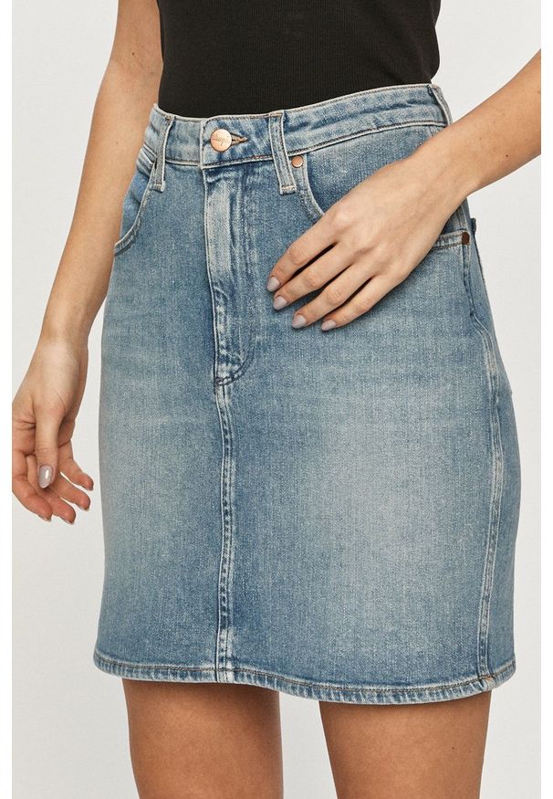 Wrangler - Spódnica jeansowa. Kolor: niebieski. Materiał: jeans