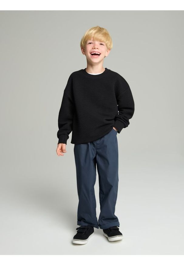 Sinsay - Bawełniane spodnie - granatowy. Kolor: niebieski