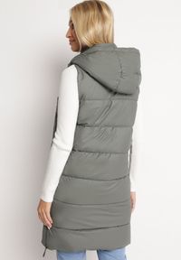 Born2be - Szara Kamizelka Pikowana o Długim Fasonie z Kapturem Prassa. Typ kołnierza: kaptur. Kolor: szary. Długość: długie #4