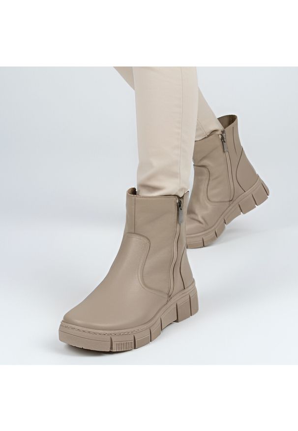 Beżowe Botki Wasak Ocieplane Buty Damskie. Okazja: na co dzień. Kolor: beżowy. Materiał: wełna, skóra. Wzór: grochy. Sezon: zima, jesień. Styl: casual