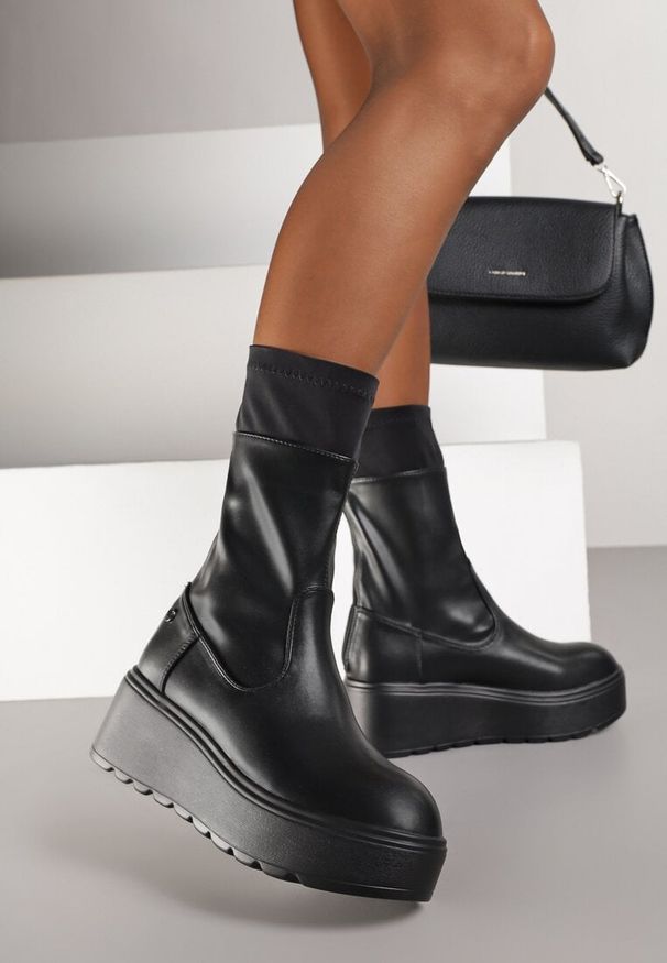 Renee - Czarne Botki Vices na Grubej Podeszwie w Stylu Grunge Anarriva. Kolor: czarny. Materiał: skóra