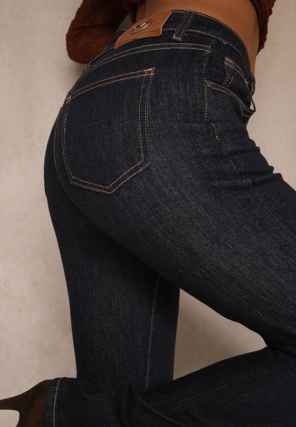 Renee - Granatowe Jeansy Flare High Waist Salinnava. Okazja: na imprezę, na co dzień, na randkę. Stan: podwyższony. Kolor: niebieski. Styl: casual, klasyczny, retro