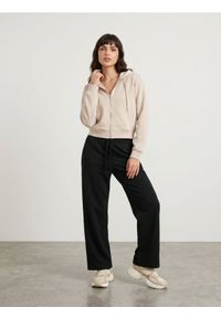 Sinsay - Dresowa rozpinana bluza z kapturem - beżowy. Typ kołnierza: kaptur. Kolor: beżowy. Materiał: dresówka #1