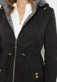 Born2be - Czarna Kurtka Parka o Dwustronnym Fasonie z Odpinanym Kapturem Desanilia. Okazja: na co dzień, na spacer. Kolor: czarny. Materiał: jeans. Styl: elegancki, casual