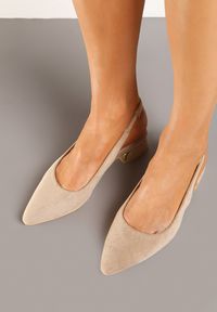 Born2be - Ciemnobeżowe Sandały Vices na Stożkowym Obcasie ze Skórzaną Wkładką i Odkrytą Piętą Selandra. Kolor: beżowy. Materiał: skóra. Sezon: lato. Obcas: na obcasie. Wysokość obcasa: średni #8