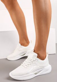Born2be - Białe Buty Sportowe Siateczkowe z Ozdobną Podeszwą Xylara. Kolor: biały. Szerokość cholewki: normalna. Sport: fitness #1