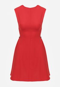 Born2be - Czerwona Elegancka Sukienka Bez Rękawów Zdobiona Przypinkami w Talii Rhaegina. Okazja: na co dzień. Kolor: czerwony. Długość rękawa: bez rękawów. Wzór: aplikacja. Typ sukienki: proste, rozkloszowane. Styl: elegancki #5