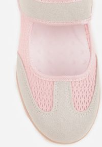 Born2be - Różowe Tenisówki w Stylu Balerinek z Napisem Emitanela. Okazja: na co dzień. Zapięcie: rzepy. Kolor: różowy. Materiał: jeans. Wzór: napisy. Styl: casual, sportowy #5