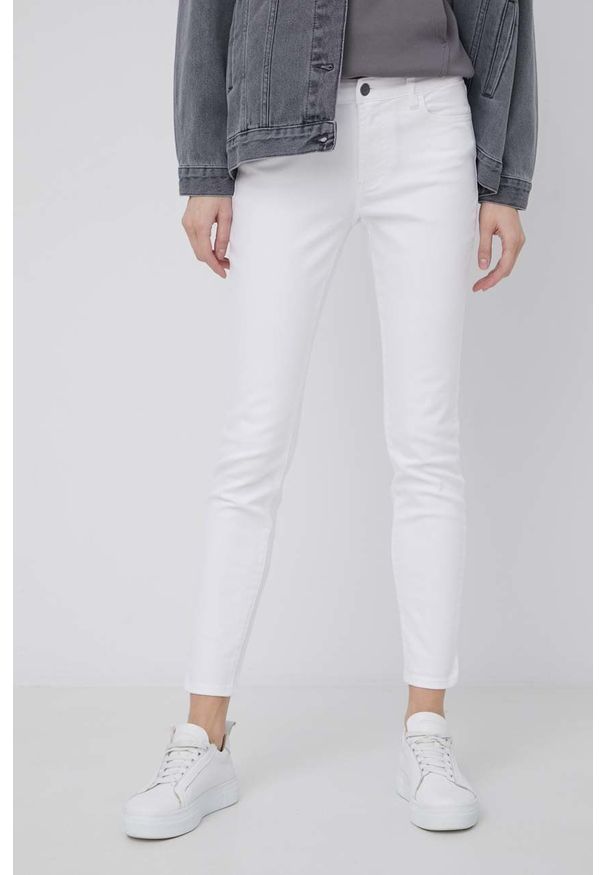 Armani Exchange jeansy damskie medium waist. Kolor: biały