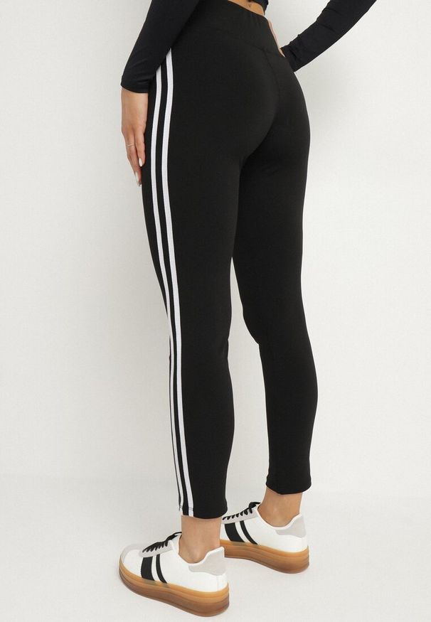 Born2be - Czarne Legginsy z Ozdobnymi Lampasami Janiaima. Okazja: na co dzień. Kolor: czarny. Styl: casual