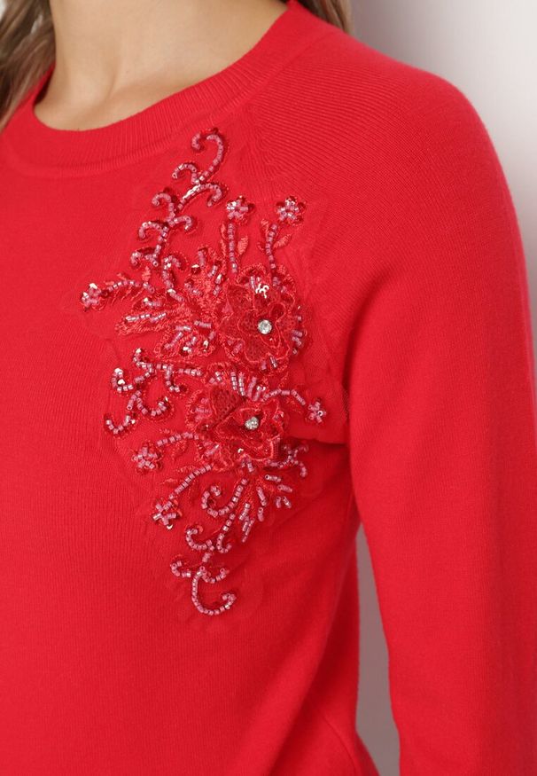 Born2be - Czerwony Sweter z Koronkowymi Wstawkami z Bawełną Deriera. Okazja: na co dzień. Kolor: czerwony. Materiał: koronka, bawełna. Długość rękawa: długi rękaw. Długość: długie. Wzór: aplikacja. Styl: klasyczny, casual, elegancki