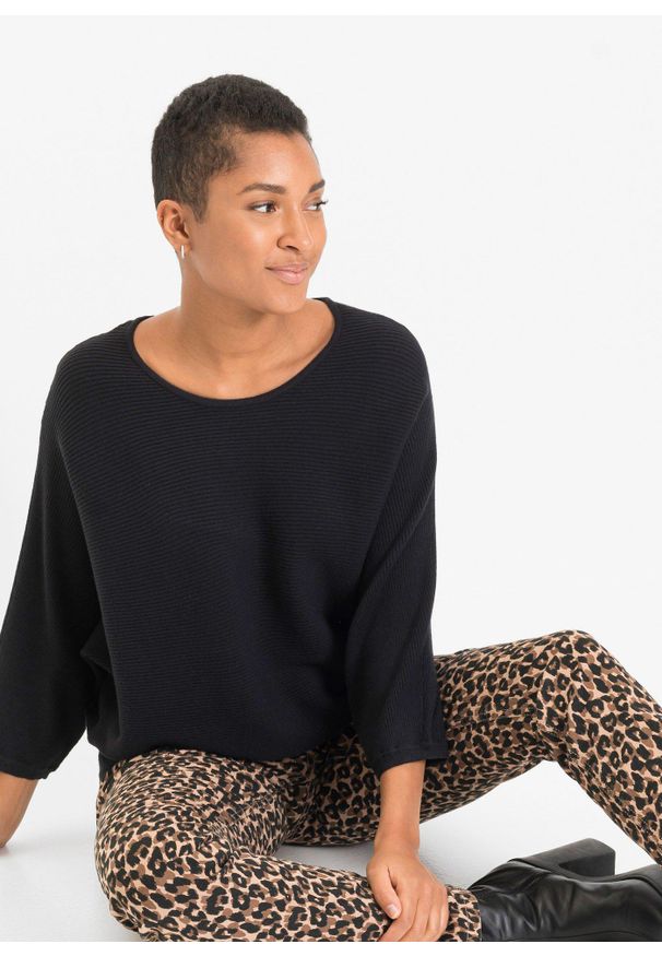 bonprix - Sweter oversize w prążek, z materiału z domieszką wiskozy. Kolor: czarny. Materiał: materiał, wiskoza. Wzór: prążki