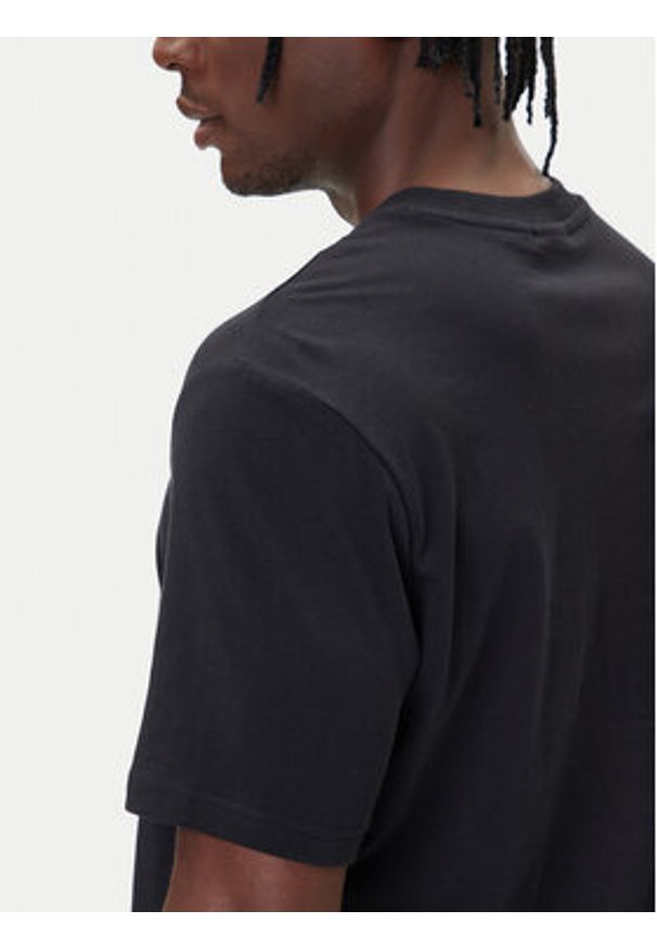 Napapijri T-Shirt S-Drapeau Ss NP0A891K Czarny Regular Fit. Kolor: czarny. Materiał: bawełna