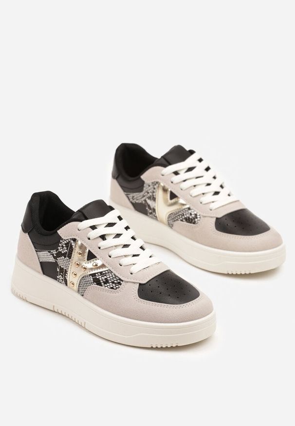 Born2be - Czarno-Beżowe Sneakersy z Metalicznym Zdobieniem i Wstawką z Imitacją Skóry Węża Sarilira. Okazja: na co dzień. Kolor: czarny. Materiał: skóra. Wzór: aplikacja