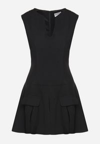 Born2be - Czarna Rozkloszowana Sukienka z Wycięciem przy Dekolcie Atarinea. Okazja: na co dzień. Kolor: czarny. Wzór: aplikacja. Typ sukienki: proste. Styl: casual #2