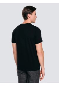 Big-Star - Koszulka męska z niewielkim nadrukiem na piersi czarna Karr 906. Okazja: na co dzień. Kolor: czarny. Materiał: dzianina, jeans. Długość rękawa: krótki rękaw. Długość: krótkie. Wzór: nadruk. Styl: wizytowy, casual, klasyczny, elegancki #3