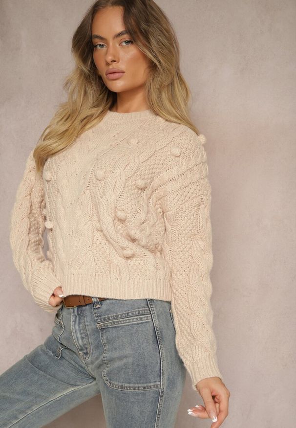 Renee - Beżowy Sweter z Wełną i Wiskozą Ozdobiony Tłoczeniem i Kulkami Vaiannae. Okazja: na co dzień. Kolor: beżowy. Materiał: wiskoza, wełna. Wzór: aplikacja. Styl: elegancki, casual