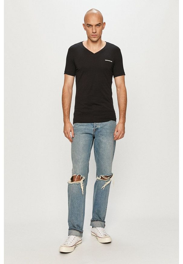 Calvin Klein Jeans - T-shirt. Okazja: na co dzień. Kolor: czarny. Materiał: dzianina. Wzór: gładki. Styl: casual