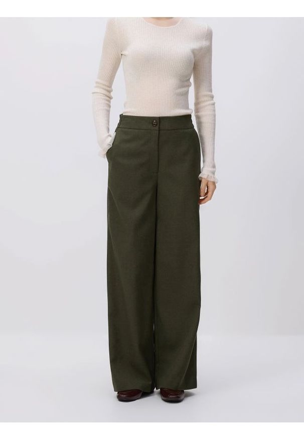 Reserved - Spodnie z szeroką nogawką - zielony. Kolor: zielony. Materiał: tkanina, wiskoza