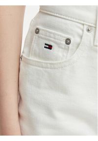Tommy Jeans Szorty jeansowe DW0DW22695 Biały Regular Fit. Kolor: biały. Materiał: bawełna #2