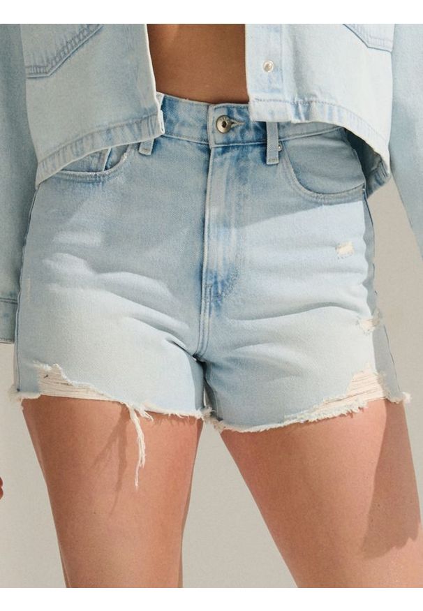 Sinsay - Szorty jeansowe z przetarciami - niebieski. Kolor: niebieski. Materiał: jeans