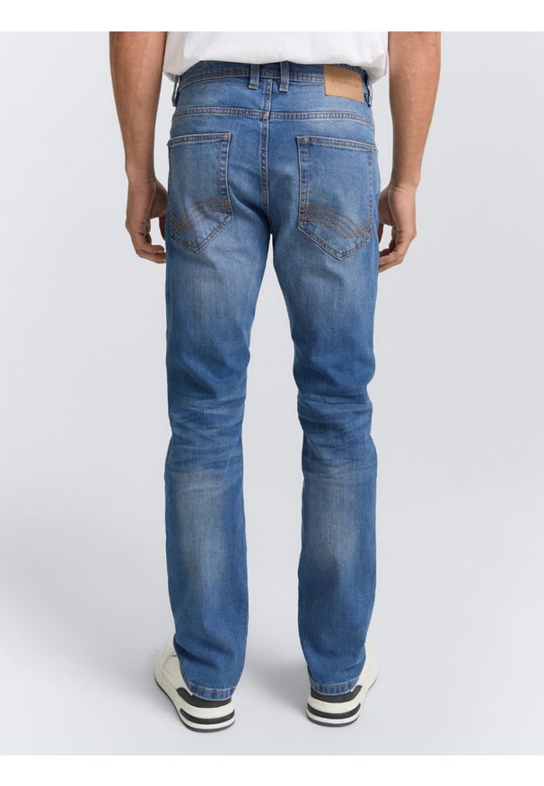 Męskie Spodnie Jeansowe Tom Tailor Josh Used Mid Stone Blue Denim Regular Slim Fit 1007860 10119. Okazja: na spotkanie biznesowe, na randkę, na co dzień. Długość: długie. Wzór: jednolity. Styl: klasyczny, biznesowy, casual, elegancki